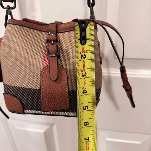 *BNWOT* Small Canvas Crossbody tote with genuine leather trim - Picture 8 of 8